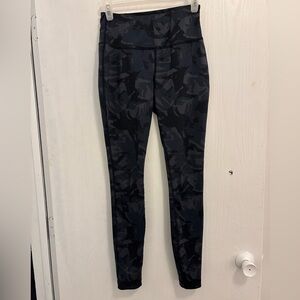 Avia Black and Gray Camouflage Leggings Woman’s Size XS 0-2